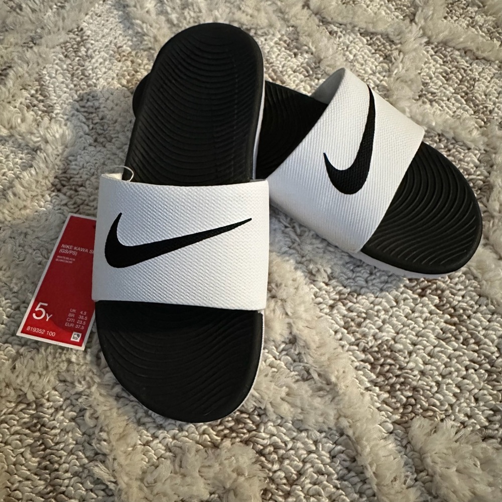 Brand New Nike Kawa Slide 5Y - Picture 2 of 4